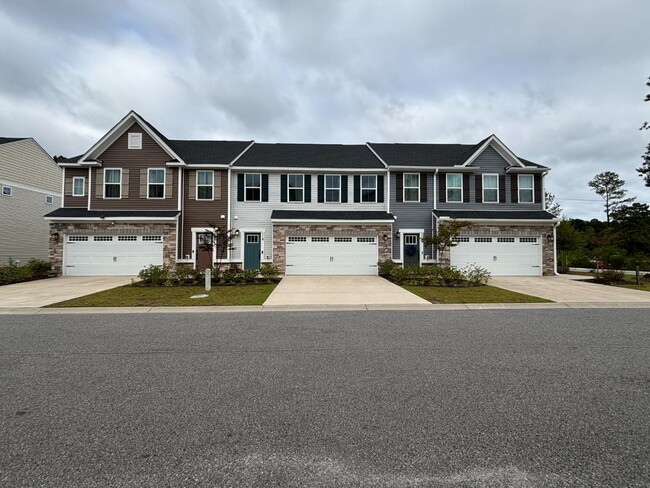 Building Photo - 300 Golan Cir