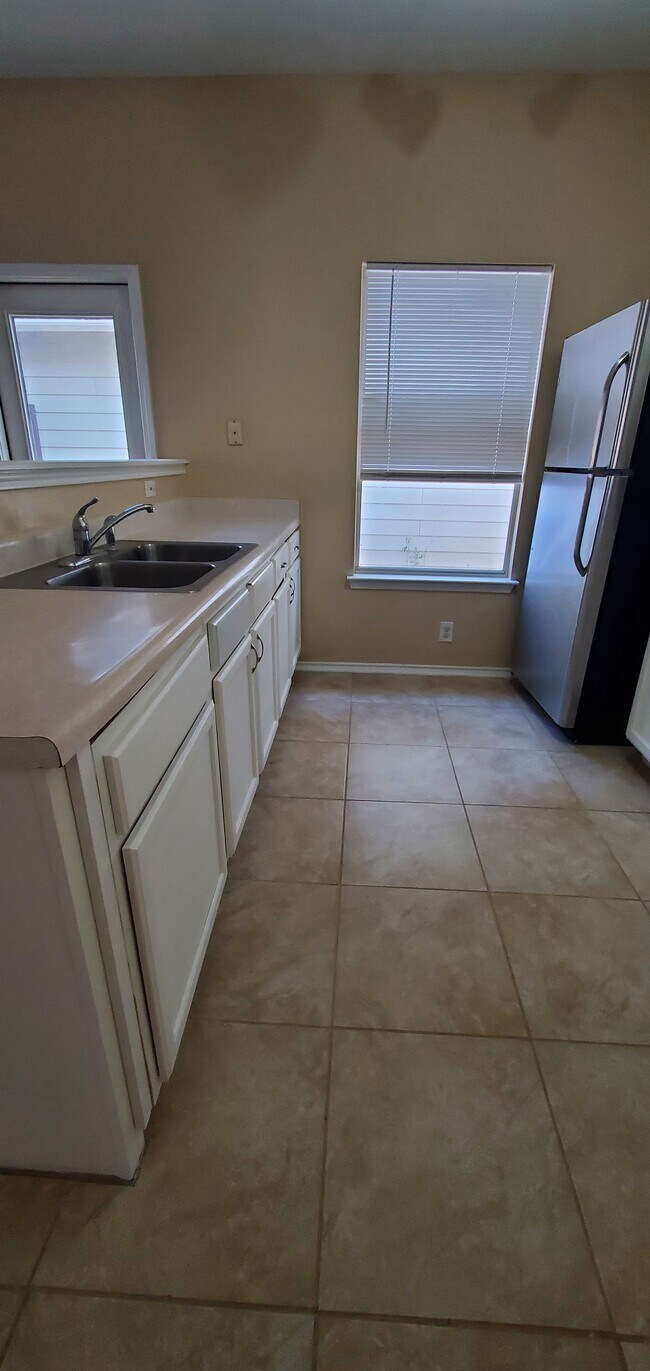 Foto del edificio - 2731 Crown Arbor Dr