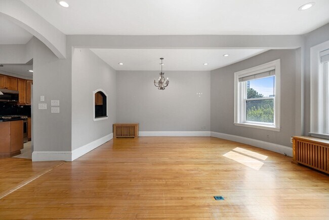 Building Photo - 1011 Beacon St