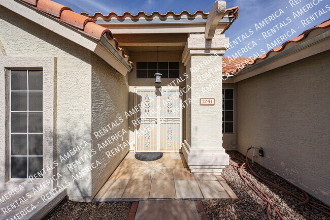 Building Photo - 1241 N Longmore St