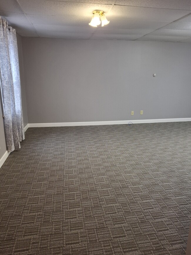 Building Photo - 401 Monroe St