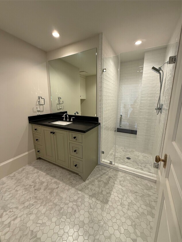 Foto del edificio - 2506 Blue Bonnet Blvd