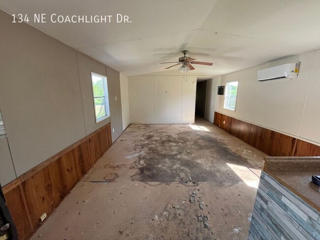 Building Photo - 134 Coachlight Dr