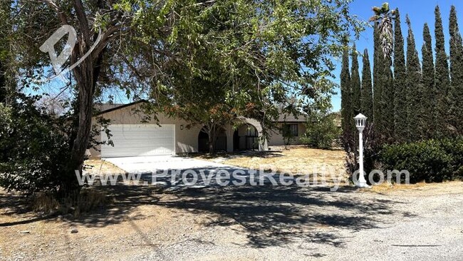 Building Photo - Nice 3 Bedroom 2 Bath Home in Hesperia!!