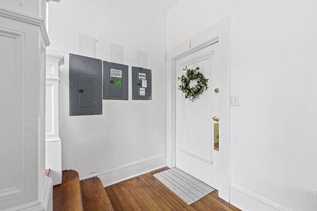 Vestíbulo - 2253 Herschel St