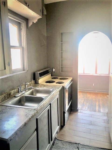 Building Photo - 2026 S 7th Ave