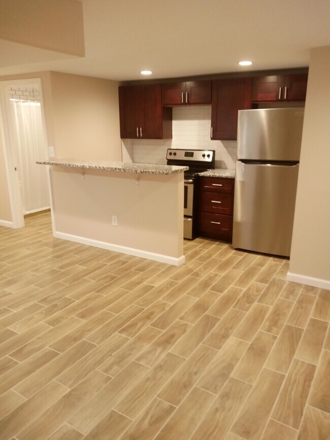 Foto del edificio - 2649 Wentworth Road, Unit 3