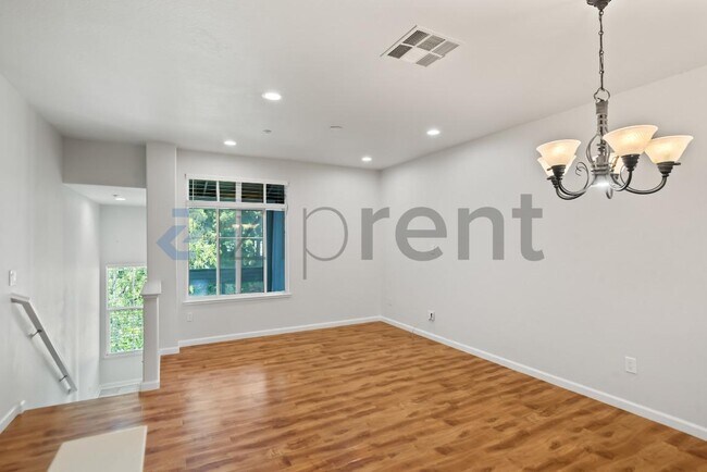 Foto del edificio - 722 Kingsford Way