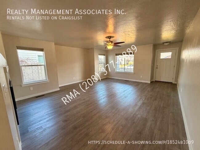 Foto del edificio - 6059 N Silver Spruce Ave