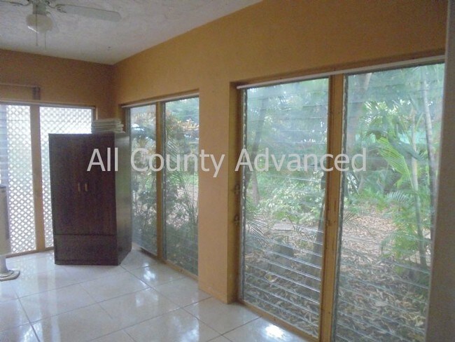 Building Photo - 400 Orangewood Dr
