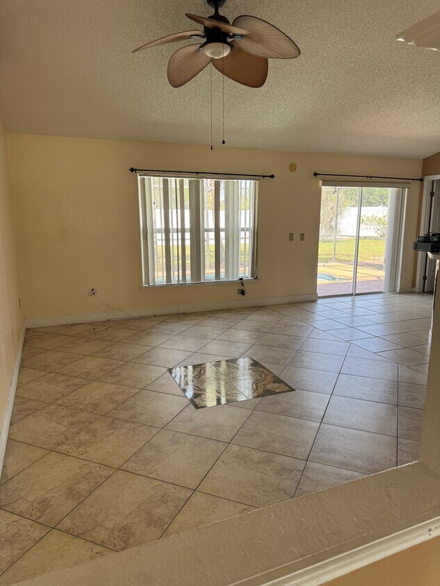 Foto del edificio - 1027 Dudley Dr