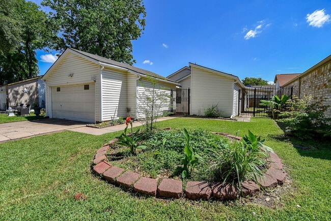 Photo - 11366 Oakcenter Dr House