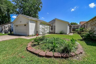 Building Photo - 11366 Oakcenter Dr
