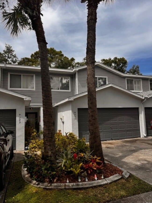 Luxury 3 bedroom 2 bathroom townhome avail... - Luxury 3 bedroom 2 bathroom townhome avail...