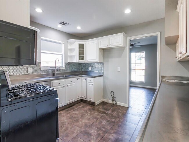 Foto del edificio - 15494 Peermont St