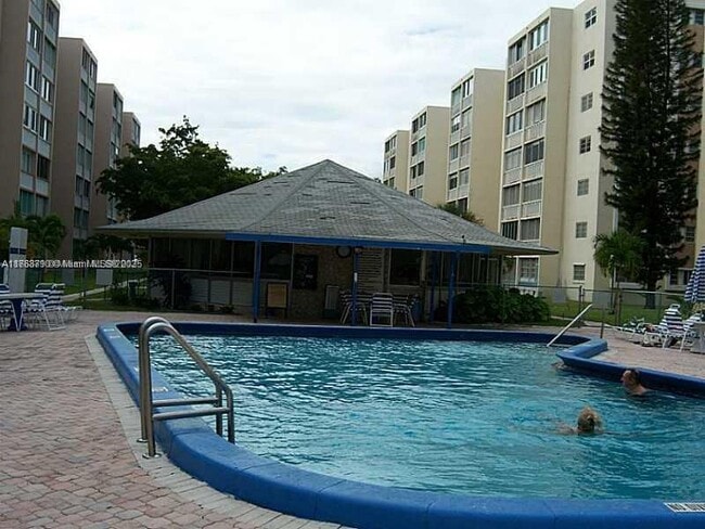 Foto del edificio - 300 NE 12th Ave