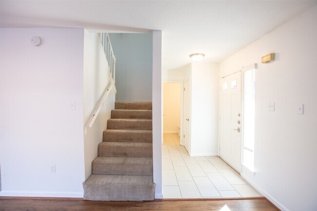 Foto del edificio - 2627 The Highlands Dr