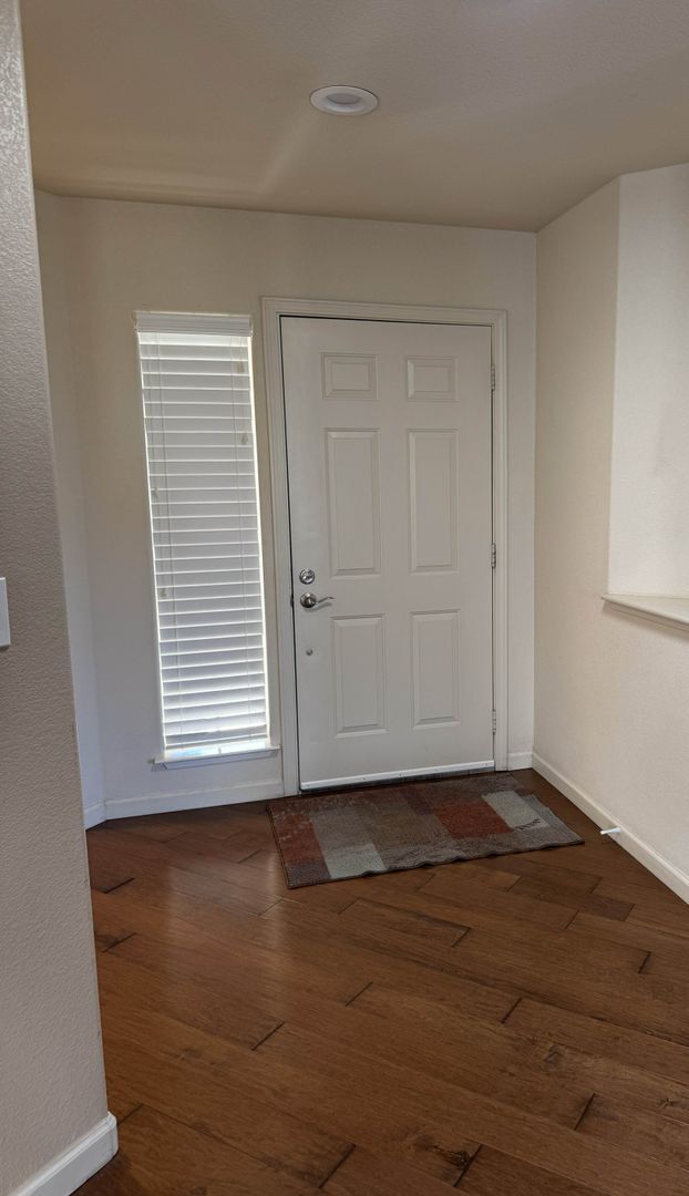 Building Photo - Beautiful Golf Course Home for Rent – Dayton, NV