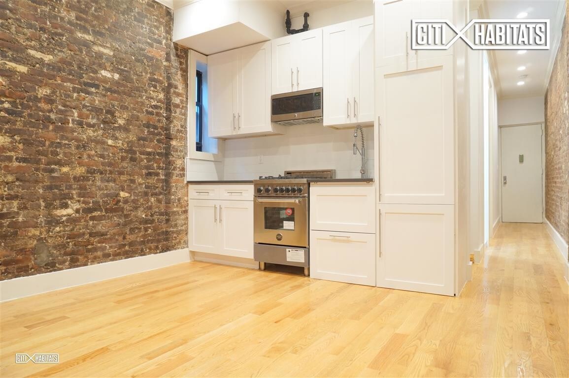 Primary Photo - 512 E 81st St