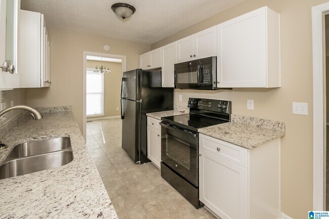 Building Photo - 720 Country View Terrace