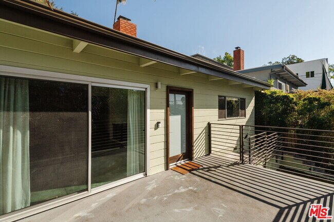 Building Photo - 2042 Sanborn Ave