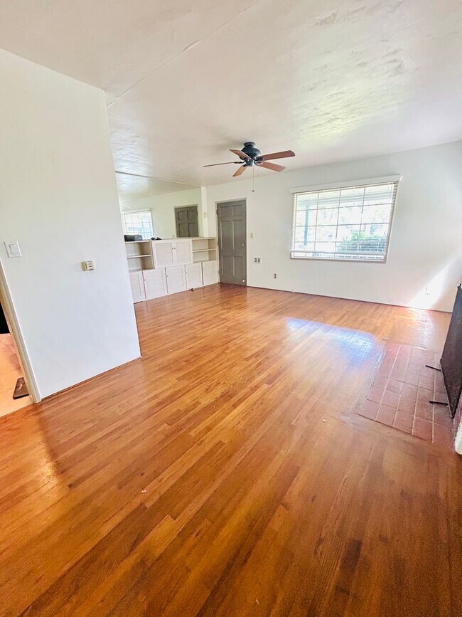 Foto del edificio - Live by Windansea Beach in La Jolla - 4BD/2.5BA Home - Only $5,995/mo!