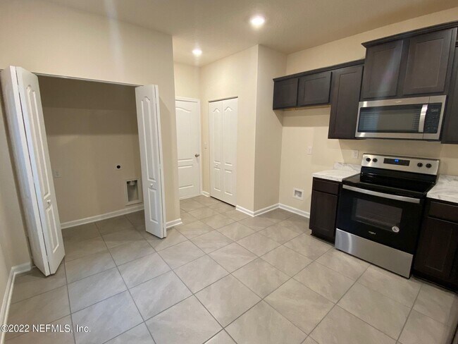 Foto del edificio - 9588 Star Dr