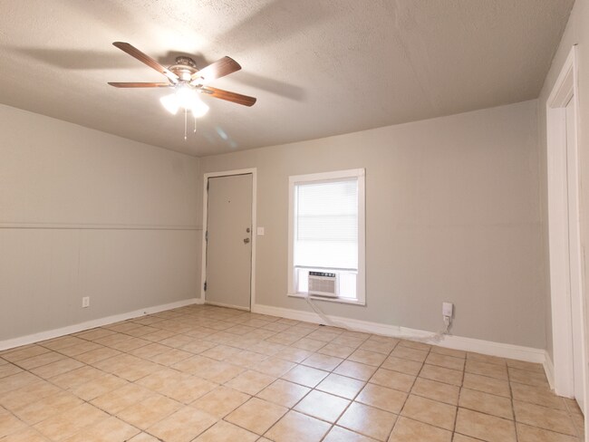 Foto del edificio - Cute 3Bed/1 BTH Home Minutes away from Dow...