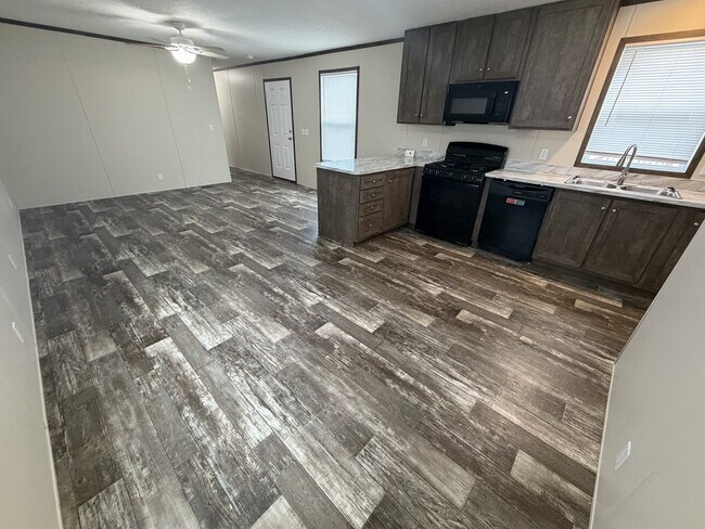 Foto del edificio - 38070 Ducharme Dr