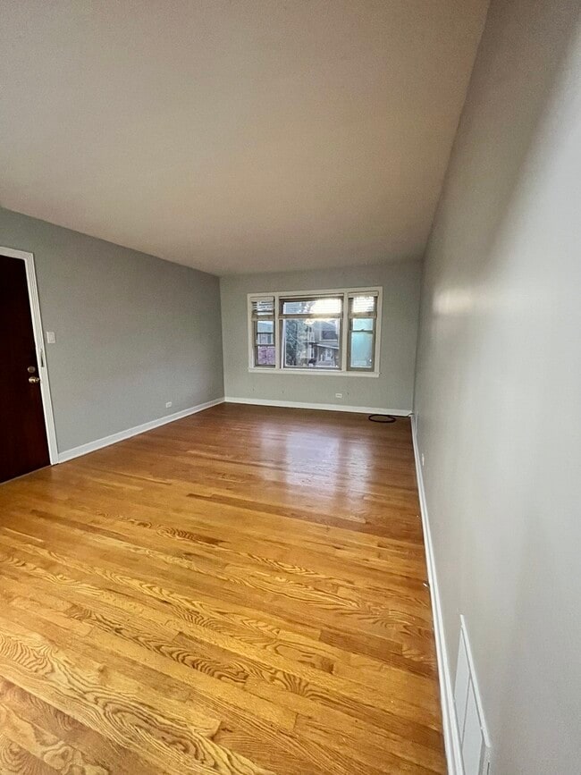 Building Photo - 10529 S Artesian Ave