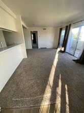 Building Photo - 18881 Valley Cir