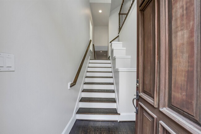 Foto del edificio - 1335 Studer St