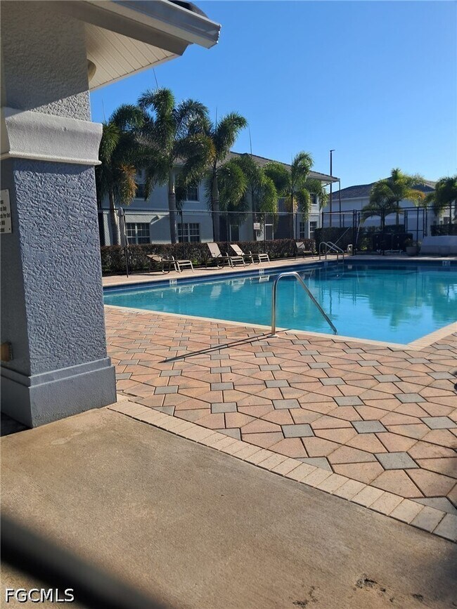Foto del edificio - 8358 Bernwood Cove Loop