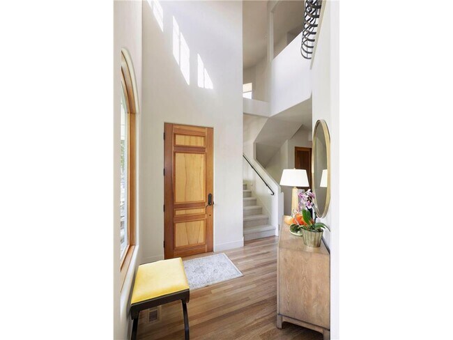 Foto del edificio - 745 Rice St E