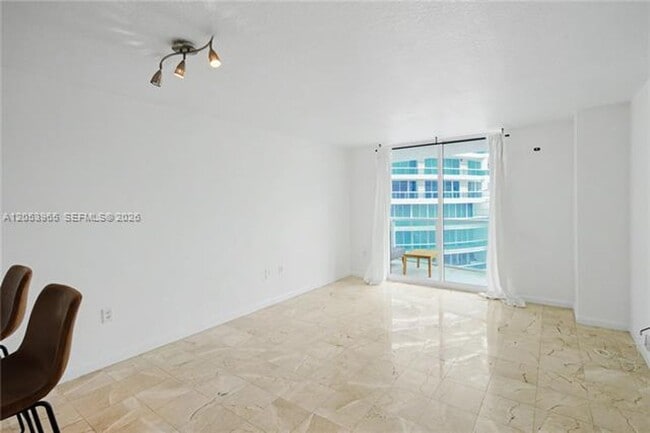 Building Photo - 2101 Brickell Ave