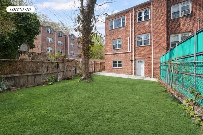 Building Photo - 224 W 252nd St