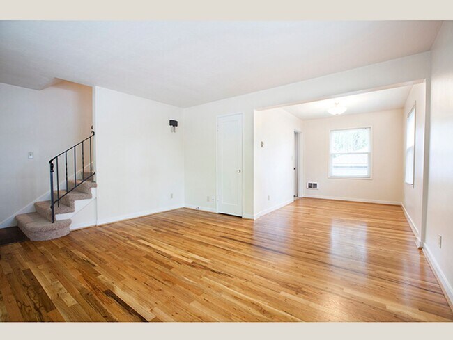 Foto del edificio - Comfort and Style in Mid Century Cedar Hills 2BR Townhome!