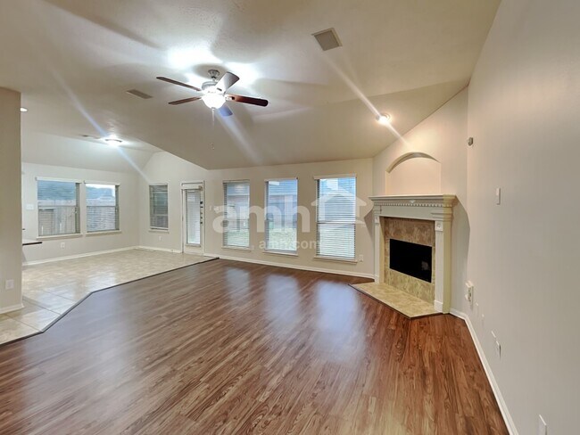 Foto del edificio - 2420 Avalon Trace Ln