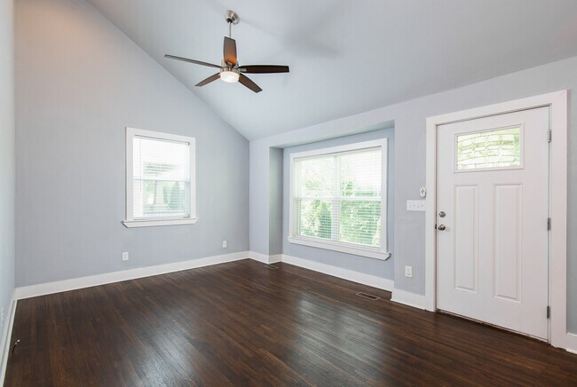 Foto del edificio - Charming 1950's East Nashville Bungalow Wi...