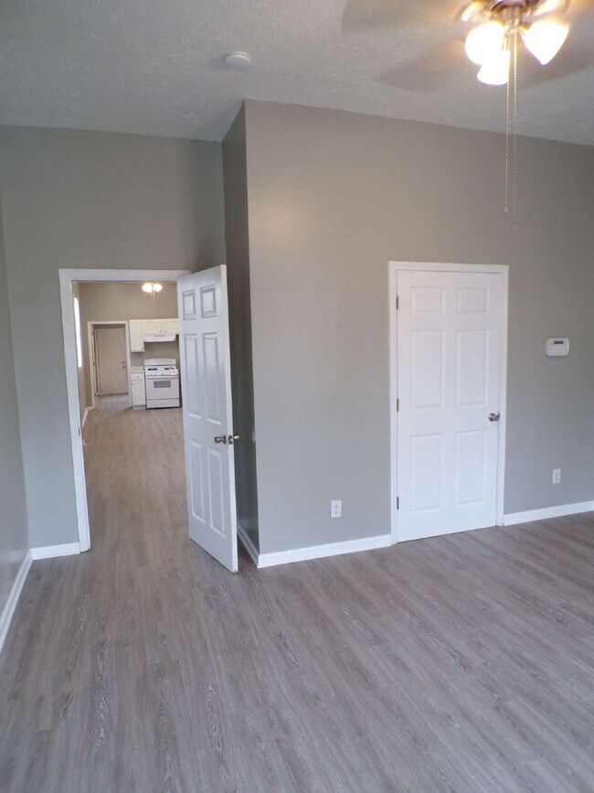 Foto del edificio - 2 bedroom, 1 bathroom house in Russell neighborhood