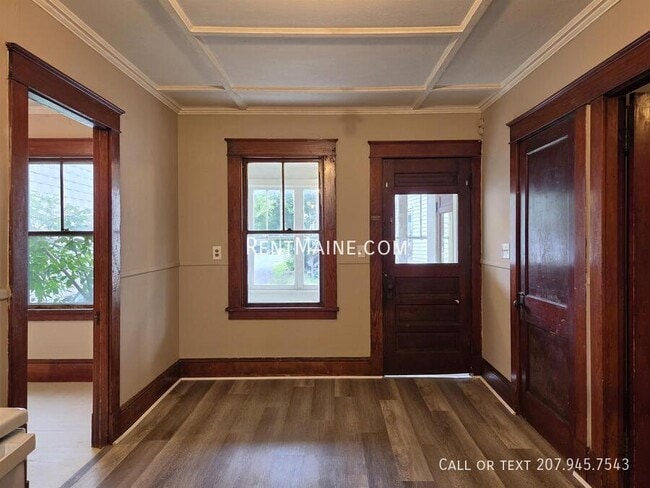 Building Photo - 29 Elm St