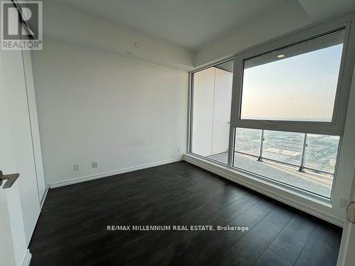 Photo du bâtiment - 1000 Portage Pkwy