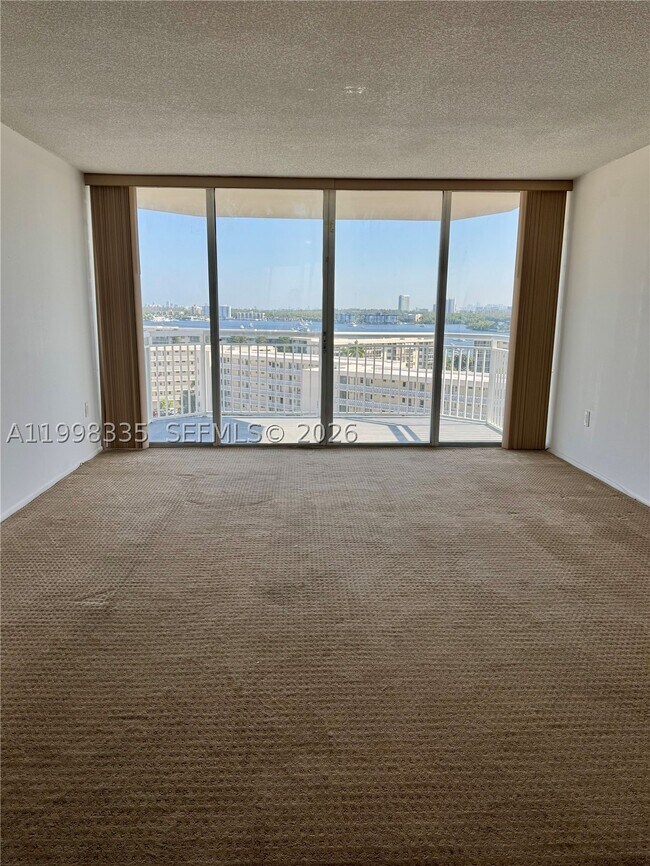 Foto del edificio - 18011 Biscayne Blvd