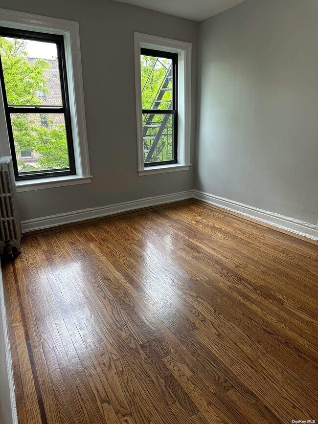 Foto del edificio - 157-11 Sanford Ave