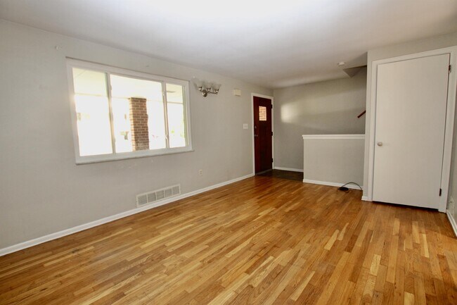 Building Photo - 177 Bale Dr
