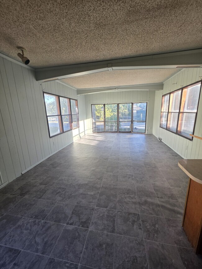 Building Photo - 200 Carroll St