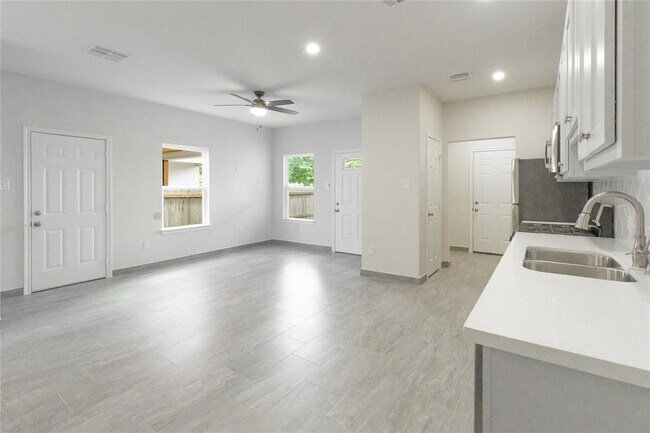 Foto del edificio - 6134 Brookfield Dr