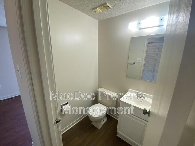 Foto del edificio - 9437 Inaugural Dr