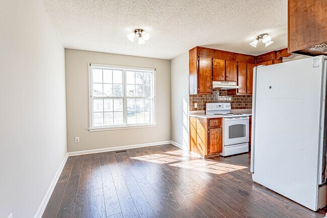 Foto del edificio - Price Improvement! Great 3 Bedroom 2 Bathr...