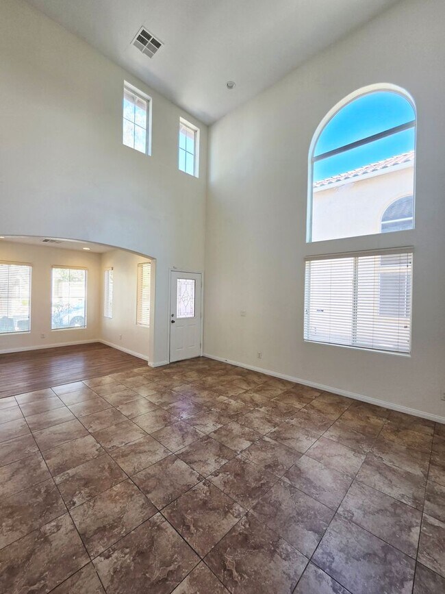 Building Photo - Spacious 4 Bed Home with Loft & 3-Car Garage